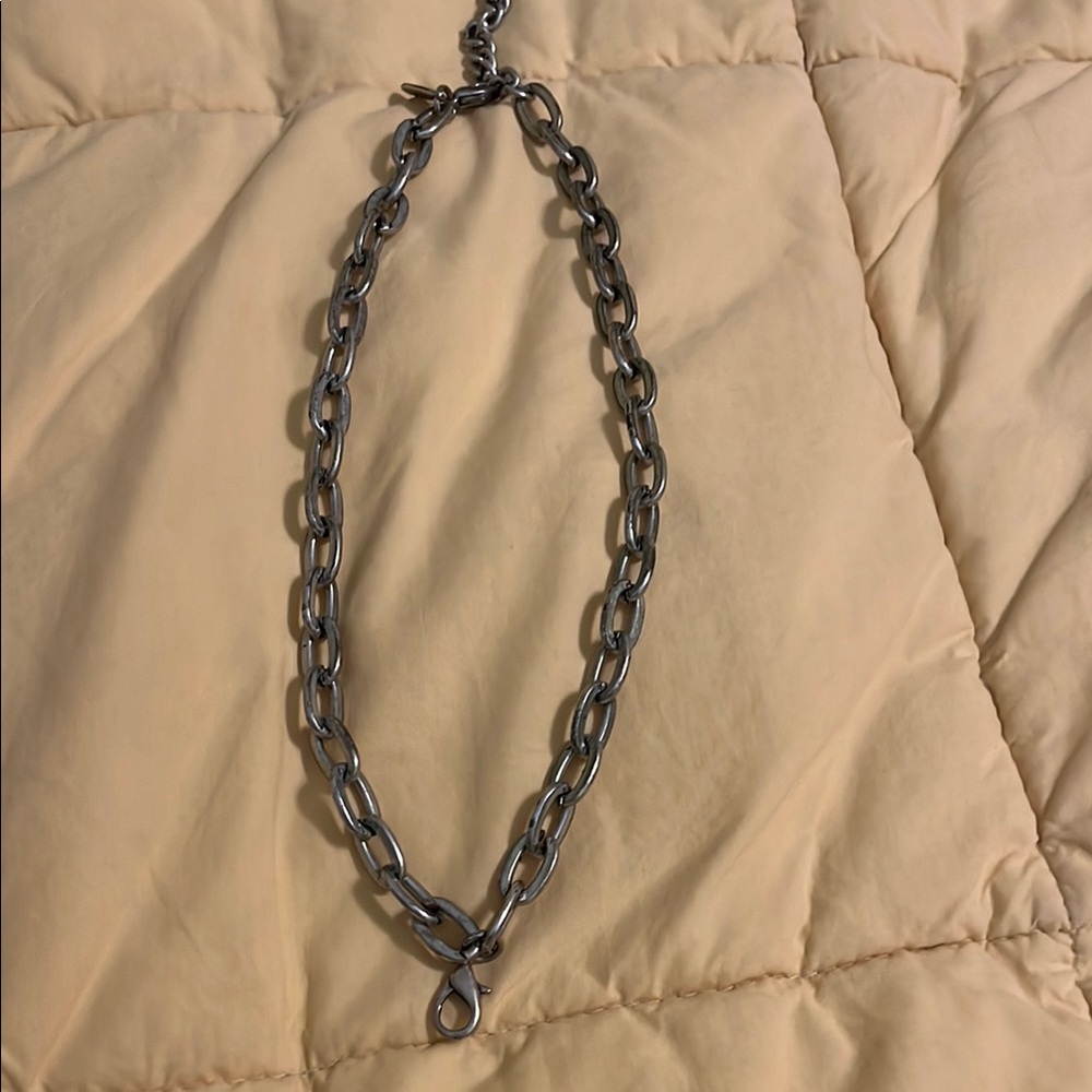 Jewel Kade chocker